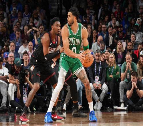 一战双里程碑，28岁獭兔仅次老詹！绿军逆势21难掩两大争冠短板