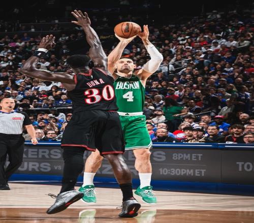 绿军灭76人总分21：双探花50分创5项里程碑马克西31+6_绿军灭76人总分21：双探花50分创5项里程碑马克西31+6_