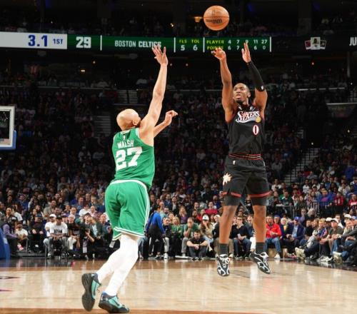 塔图姆制胜三分迎里程碑！绿凯险胜费城总分21反超双探花50+11_塔图姆制胜三分迎里程碑！绿凯险胜费城总分21反超双探花50+11_