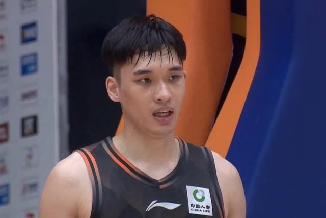 山东男篮不敌残阵上海，约翰逊36分难救主，克里斯心态崩溃遭弃用__山东男篮不敌残阵上海，约翰逊36分难救主，克里斯心态崩溃遭弃用