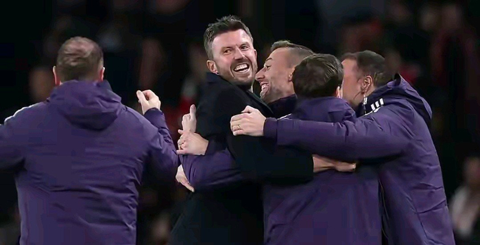 美照背后的残酷真相搞笑__曼联豪门