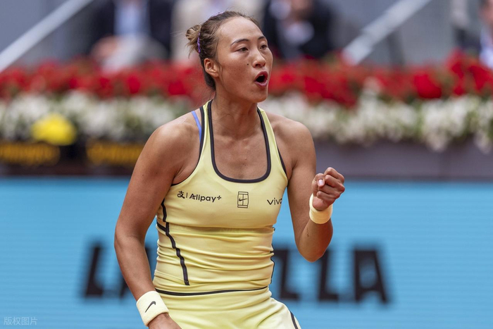 1-6惨败，然后连赢两盘！郑钦文红土首秀，凭什么三杀澳网冠军？