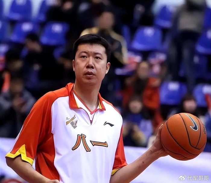 一婚娶司令女儿，二婚娶小13岁娇妻，如今48岁的王治郅成人生赢家