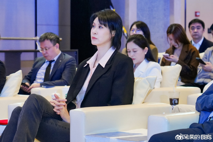 中国女排44岁奥运冠军近照曝光，英姿飒爽，好感姚明被拒至今单身