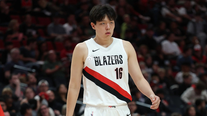 NBA季后赛登场59秒，1个篮板。数据看着寒酸，但中国球迷等了八年