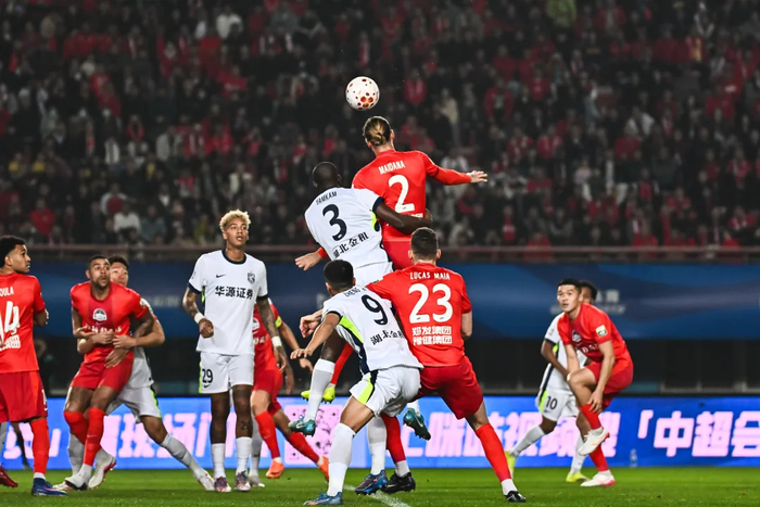 申花将遇双外援中后卫组合，斯卢茨基指出客