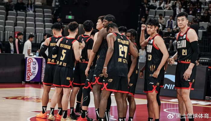 小爸爸小艾进大胜房间_锁定季后赛的球队_