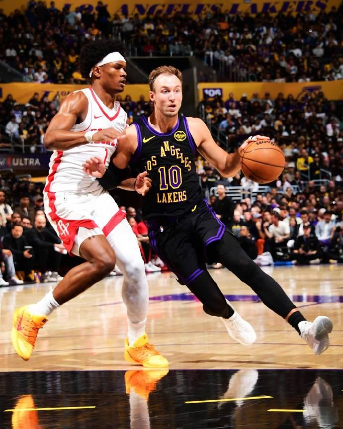 湖人勇士詹姆斯集锦__詹姆斯狂轰81分