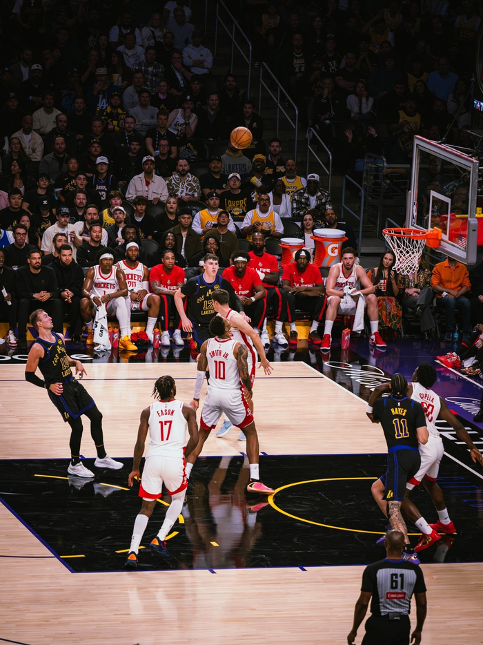 湖人勇士詹姆斯集锦_詹姆斯狂轰81分_