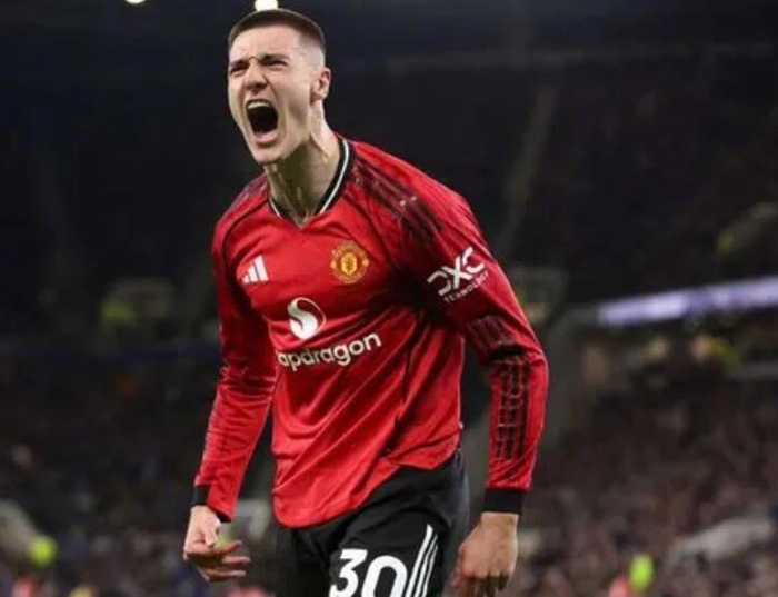 谢什科盛赞B费应获英超最佳，透露曼联更衣室细节