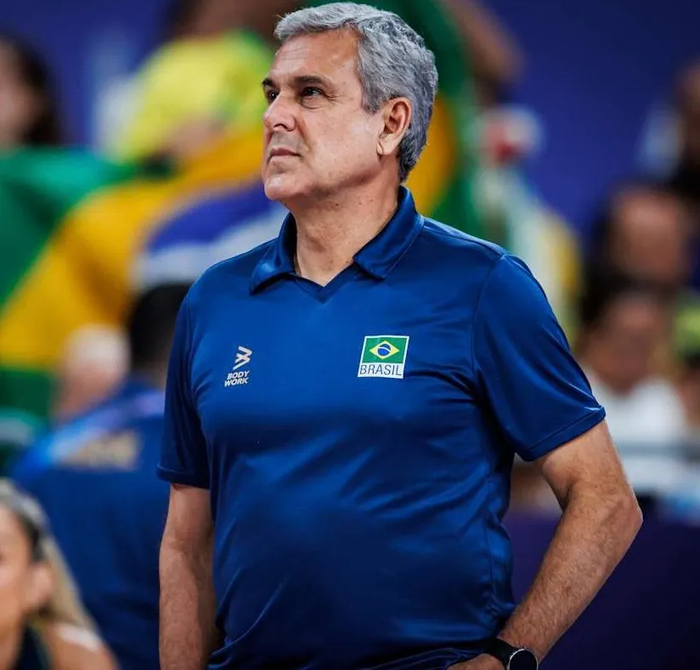 紧急补强！费内巴切敲定冠军名帅，下赛季要强势翻身__紧急补强！费内巴切敲定冠军名帅，下赛季要强势翻身