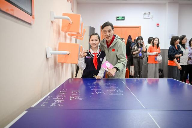 斯诺克美女裁判诸瑛执裁视频_球球嘉年华光环_