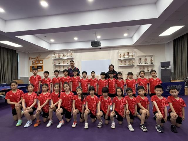 _球球嘉年华光环_斯诺克美女裁判诸瑛执裁视频