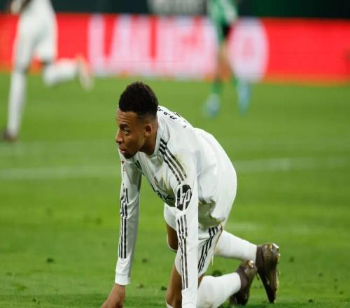 马卡：皇马陷前所未有困局，国家德比列队致敬或见证巴萨夺冠