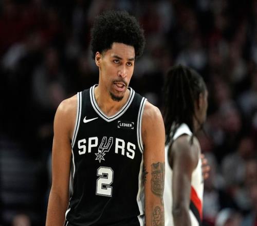 字母哥纪录片_字母哥打破45年纪录_