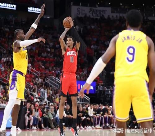 湖人火箭系列赛詹姆斯数据__詹姆斯火箭队打过球吗