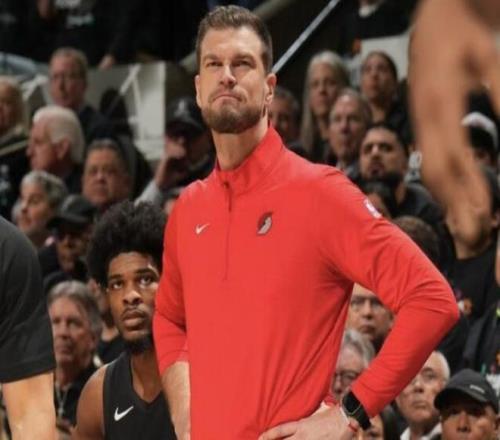 斯普利特：下半场打得没有对手强硬，今晚不是我们的最佳表现