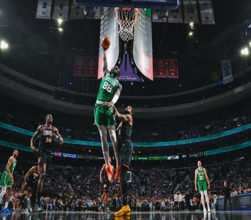 _绿军险胜76人！21领先，双探花轰50+11+11，马克西空砍31分6助_绿军险胜76人！21领先，双探花轰50+11+11，马克西空砍31分6助