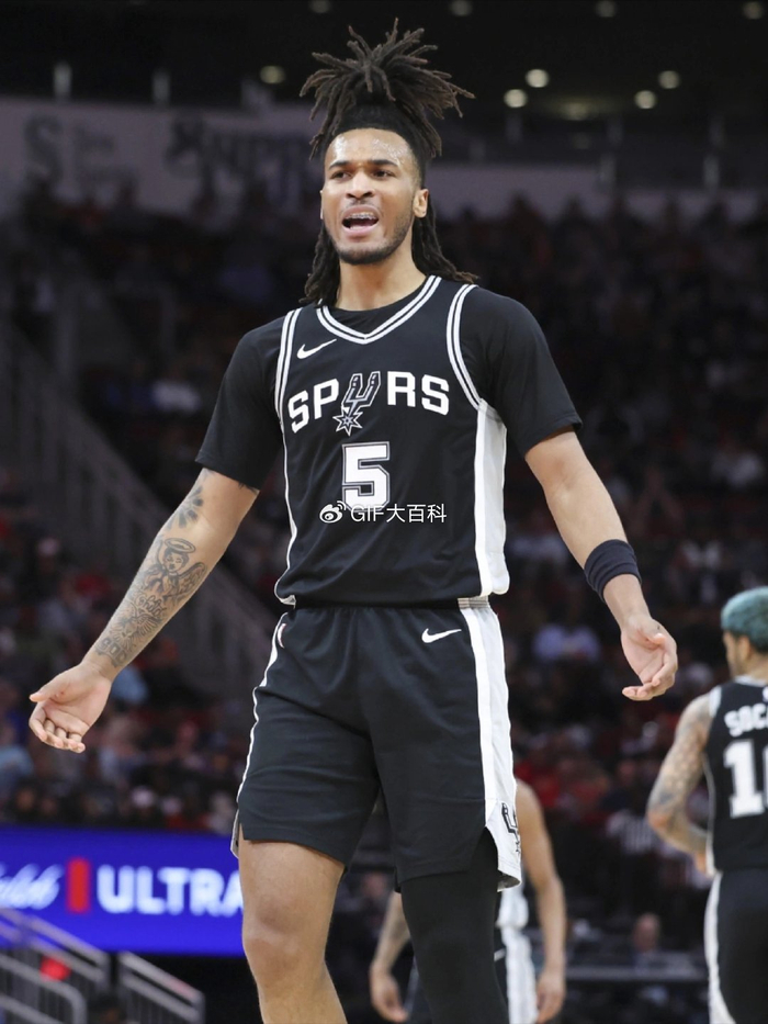 文班亚马场边看傻！20岁哈珀替补27+10，创历史最年轻两双后卫__文班亚马场边看傻！20岁哈珀替补27+10，创历史最年轻两双后卫