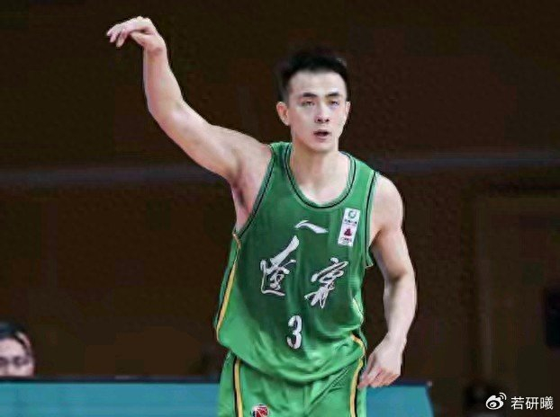 辽宁想夺冠？先给赵继伟“松绑”吧！