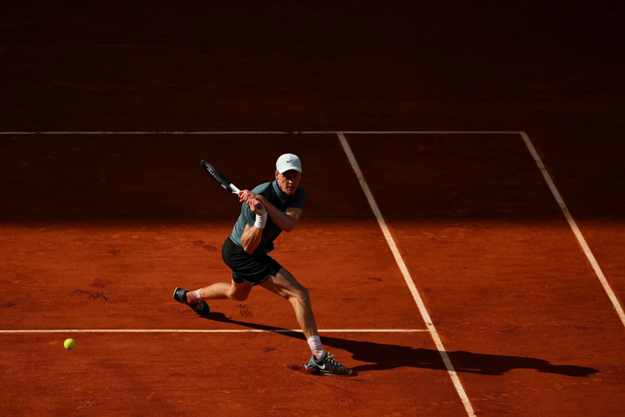 腕伤击碎法网三连冠！阿卡退出红土赛季，辛纳全满贯稳了？__腕伤击碎法网三连冠！阿卡退出红土赛季，辛纳全满贯稳了？