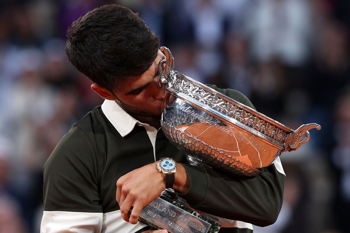 腕伤击碎法网三连冠！阿卡退出红土赛季，辛纳全满贯稳了？_腕伤击碎法网三连冠！阿卡退出红土赛季，辛纳全满贯稳了？_