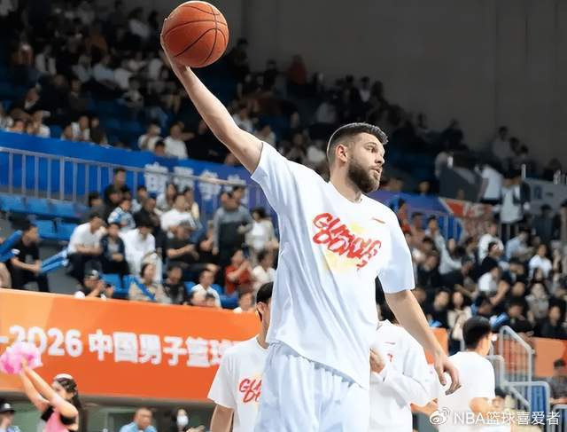 19投狂砍32分16板！广东救火大外援首秀大放异彩，杜锋验货成功