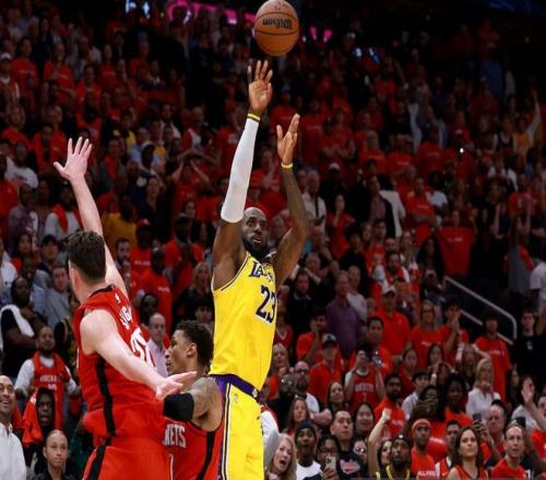 _火箭惨败创两大耻辱纪录_火箭砸人