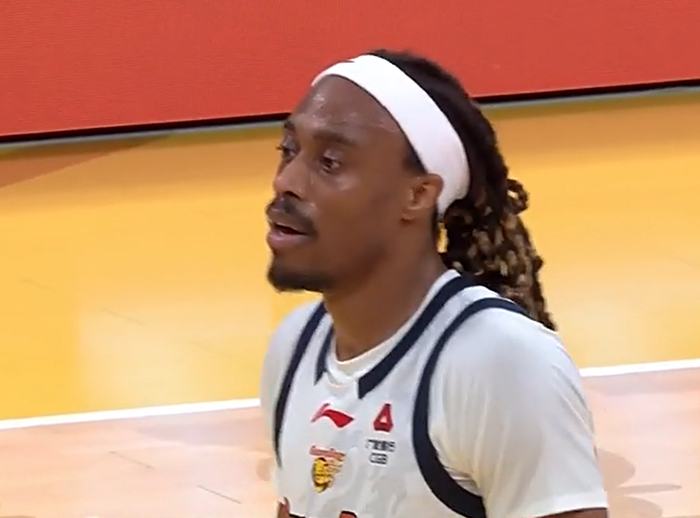 压哨胜出，麦考尔双喜临门！