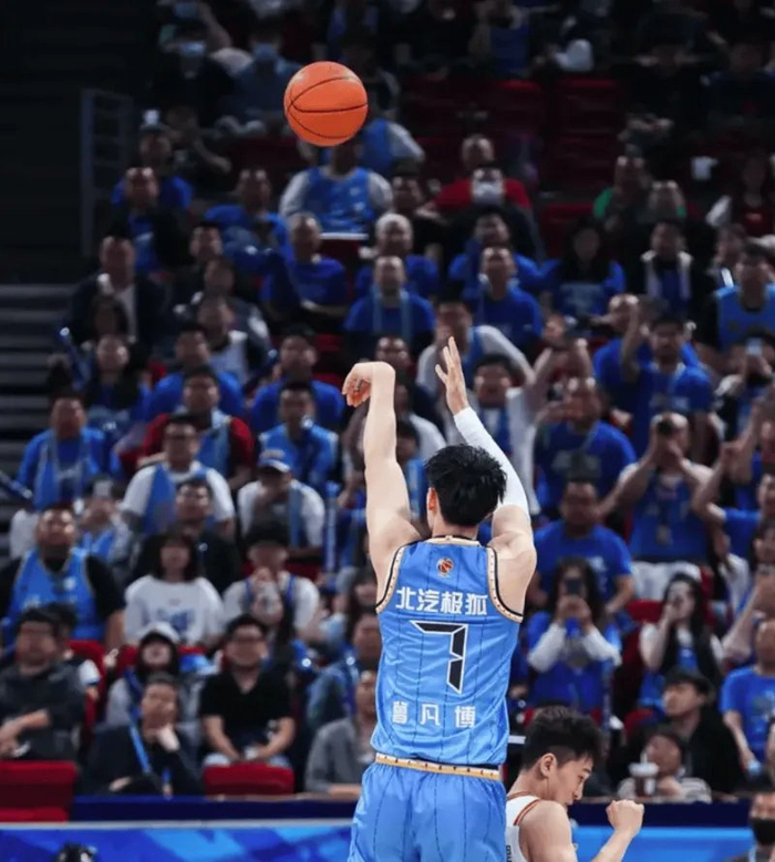 曾凡博复出暴走后采访！直指没好，疼痛感明显，谈季后赛表达态度_曾凡博复出暴走后采访！直指没好，疼痛感明显，谈季后赛表达态度_