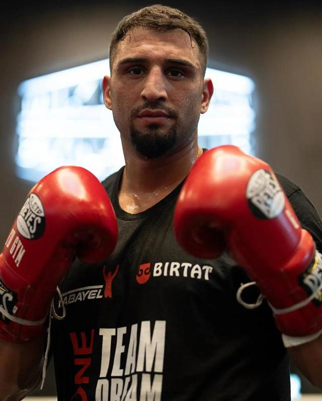 阿吉特·卡巴耶尔：以静制动，剑指WBC世界王座的德国战车__阿吉特·卡巴耶尔：以静制动，剑指WBC世界王座的德国战车