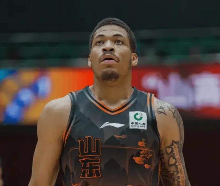 山东收官战打得啥？仅约翰逊想赢，其余各将梦游，季后赛咋打？