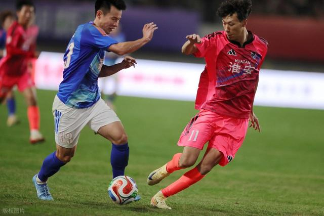 足球年薪最高的球员前十排名_足球年薪记录_