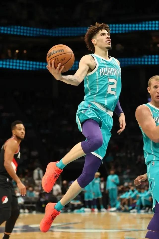 手握2亿却是拖油瓶？他是现役最被高估之人 2短板6年都没改__手握2亿却是拖油瓶？他是现役最被高估之人 2短板6年都没改