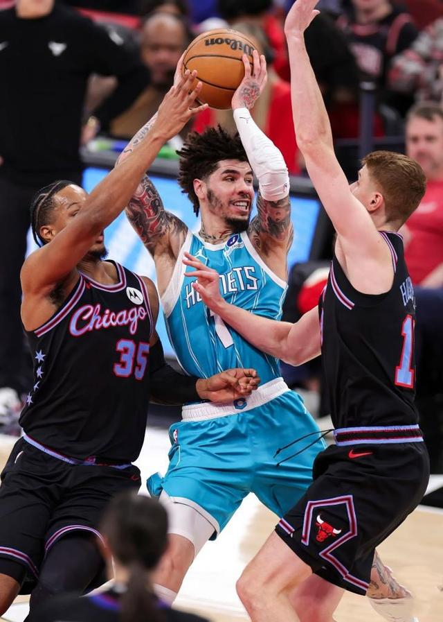 手握2亿却是拖油瓶？他是现役最被高估之人 2短板6年都没改__手握2亿却是拖油瓶？他是现役最被高估之人 2短板6年都没改