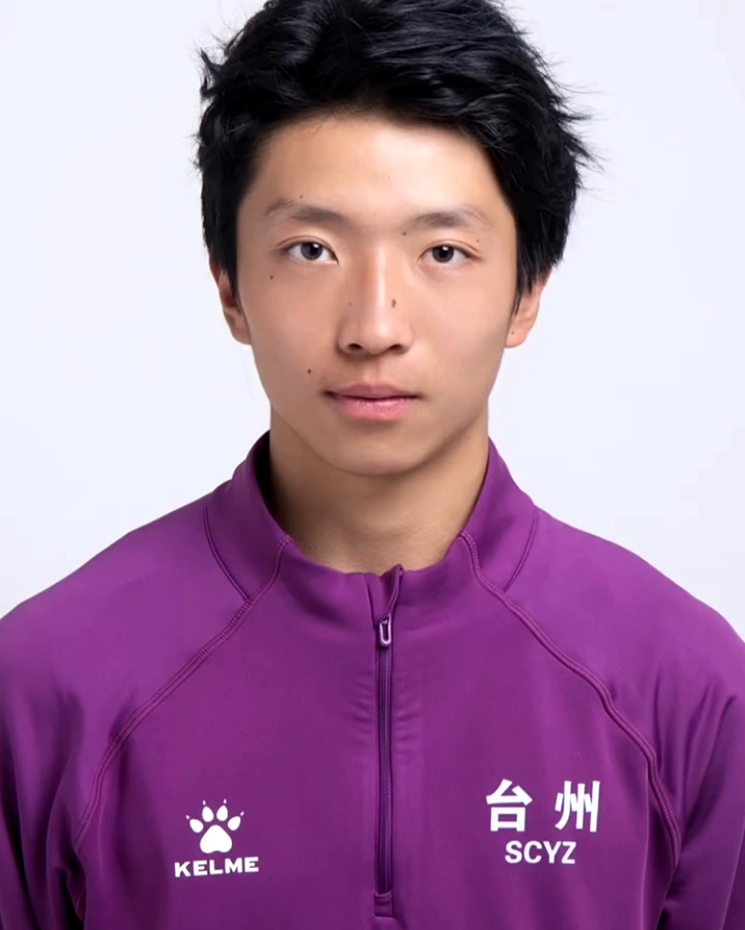 贝克汉姆把球踢向观众__贝克汉姆的香蕉球