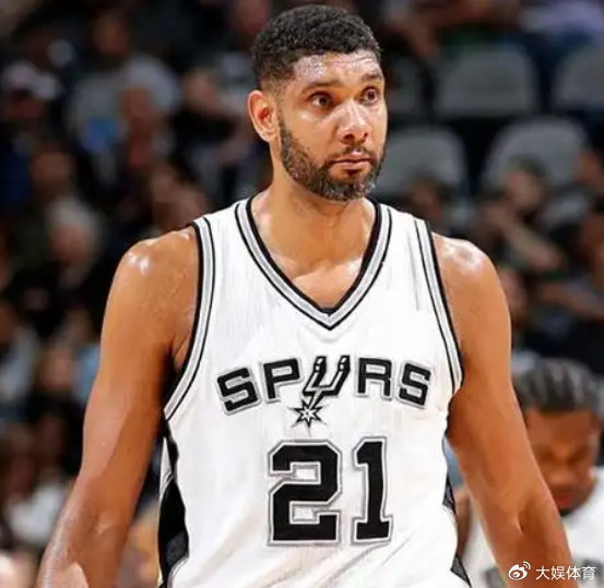 邓肯、诺维斯基等一众超级大前锋都没拿过得分王，大前锋拿有点难