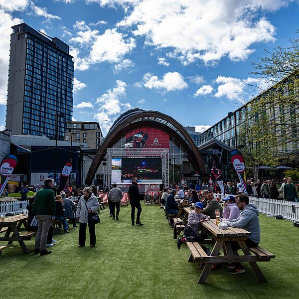 破旧的克鲁斯堡剧院屡遭知名球员批评，斯诺克世锦赛为何选择留守英国？__破旧的克鲁斯堡剧院屡遭知名球员批评，斯诺克世锦赛为何选择留守英国？