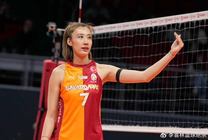 拦网第1！中国女排28岁1米95王牌留洋进化：接替袁心玥当副攻支柱_拦网第1！中国女排28岁1米95王牌留洋进化：接替袁心玥当副攻支柱_