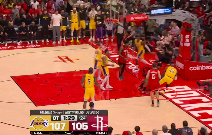 G3裁判报告：漏吹斯马特进线+老詹出界 火箭本该不打加时赢球？__G3裁判报告：漏吹斯马特进线+老詹出界 火箭本该不打加时赢球？