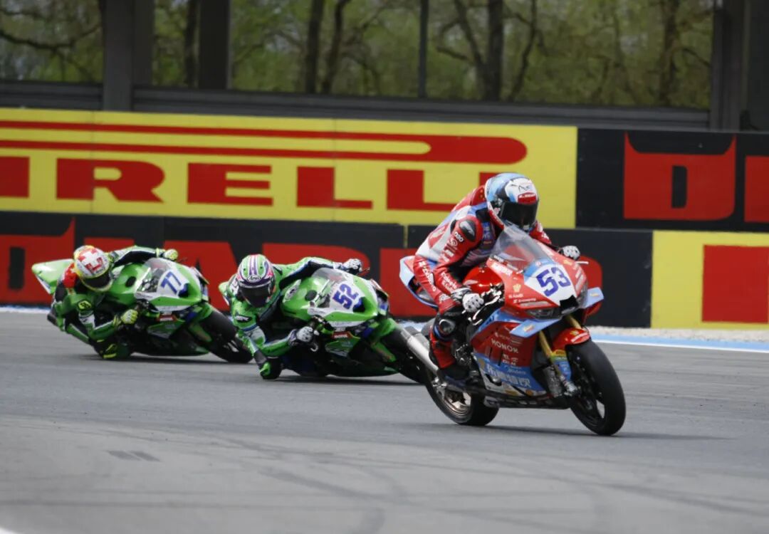 V观体育丨莫让“畸形饭圈”碰瓷张雪机车__V观体育丨莫让“畸形饭圈”碰瓷张雪机车