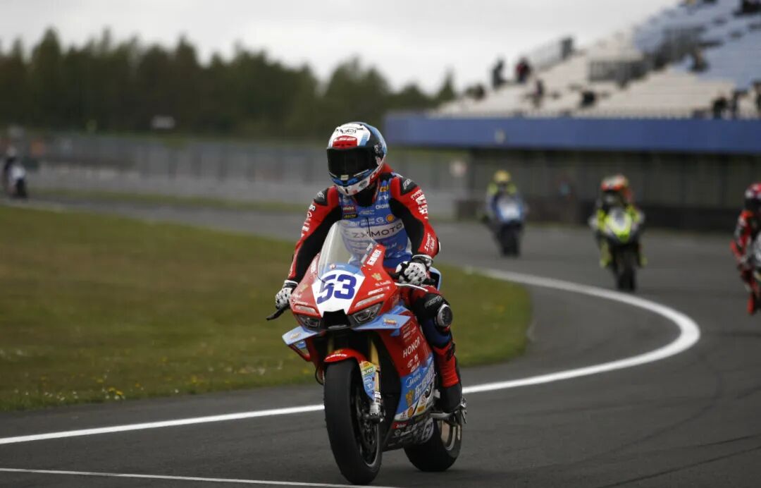 V观体育丨莫让“畸形饭圈”碰瓷张雪机车_V观体育丨莫让“畸形饭圈”碰瓷张雪机车_