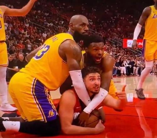 美记：詹姆斯能让队友变得更好，但杜兰特从没有做到过