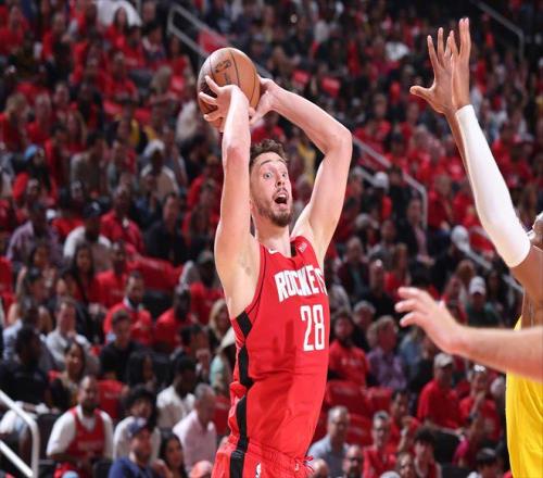 当41岁的詹姆斯出战45分钟，当湖人将不可能变为可能