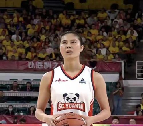 李缘15分6篮板2助攻成为总决赛MVP四川女篮7465胜山西