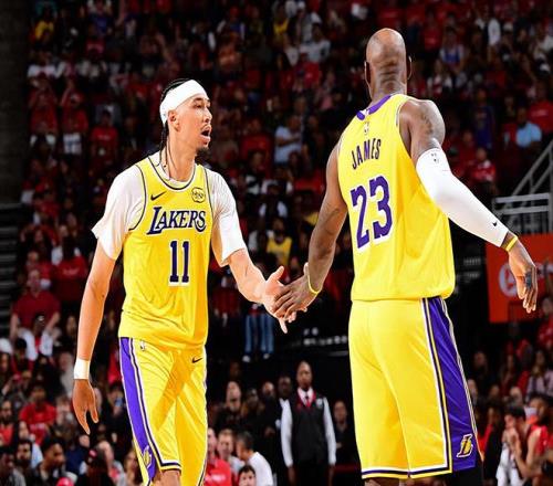 攻防两端继续强势输出，湖人替补中锋的状态看起来越来越好了