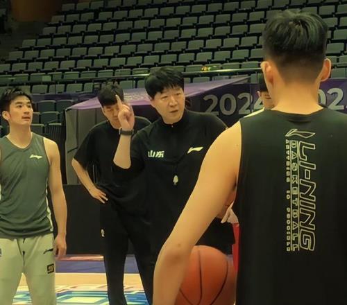 季后赛辽鲁再对决！乌戈低调，邱彪自信，赵继伟PK高诗岩看点十足_季后赛辽鲁再对决！乌戈低调，邱彪自信，赵继伟PK高诗岩看点十足_