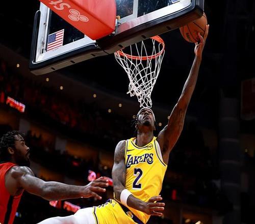 又能防守又能传球，湖人锋线大闸在场上的效果其实相当不错