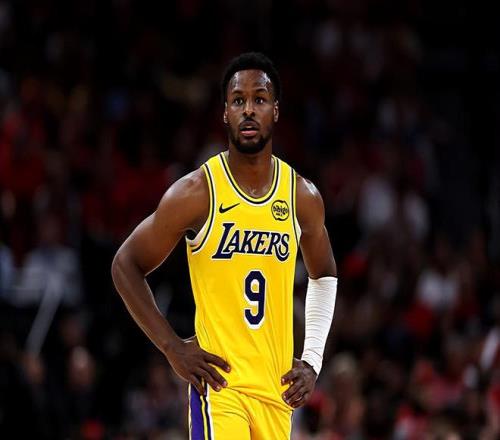 进攻人盯人防守__进攻三秒防守三秒