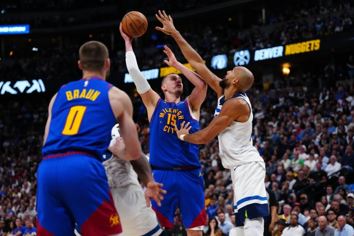 _约基奇被锁死！森林狼1-2握赛点，当年10换1的豪赌，终于等来回报_约基奇被锁死！森林狼1-2握赛点，当年10换1的豪赌，终于等来回报